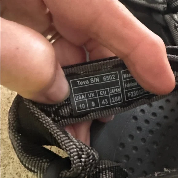 Teva black and grey sandals - Picture 3 of 4